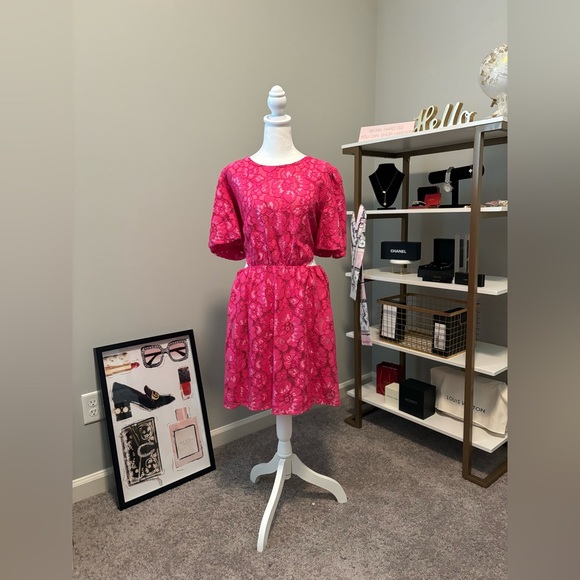 WAYF Plaza Lace Mini Dress Magenta Round Neck Zip Closure Short Sleeve NWT XL - Picture 3 of 6